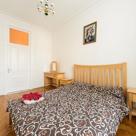 Apartment Near Arena City Kyiv Exterior photo