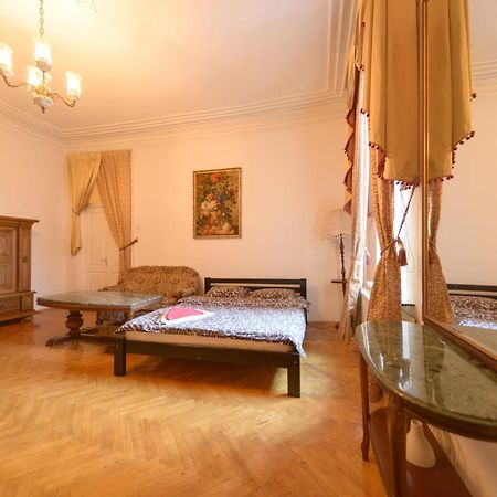 Apartment Near Arena City Kyiv Exterior photo